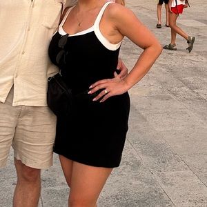 Contrast Trim Fitted Dress - size medium (6)